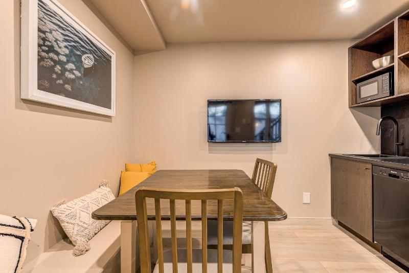 North House - Two bedroom Escape in the Heart of Old Quebec - image 4