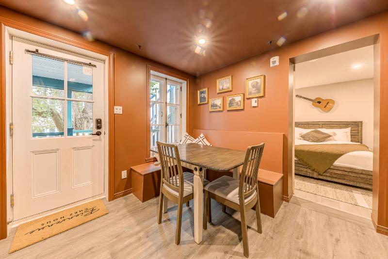 North House - Quebec City 2 Bedroom Treasure - image 1
