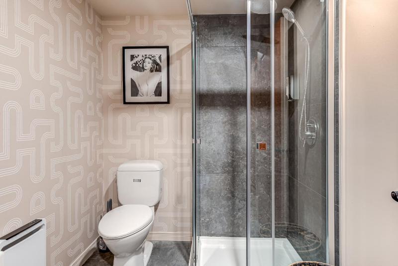 North House - Quebec City 2 Bedroom Treasure - image 13