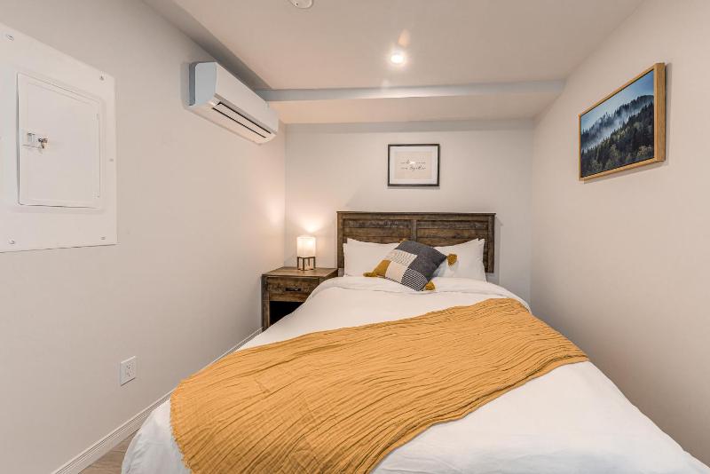 North House - Quebec City 2 Bedroom Treasure - image 12