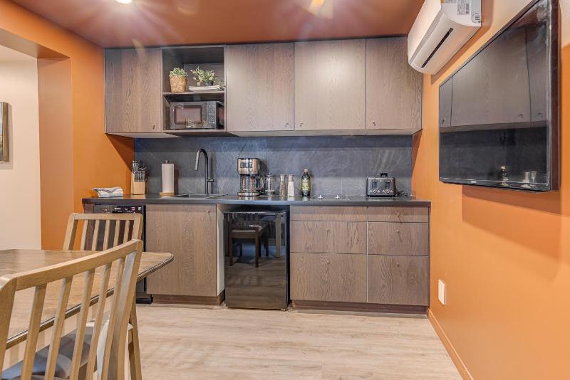 North House - Quebec City 2 Bedroom Treasure - image 16