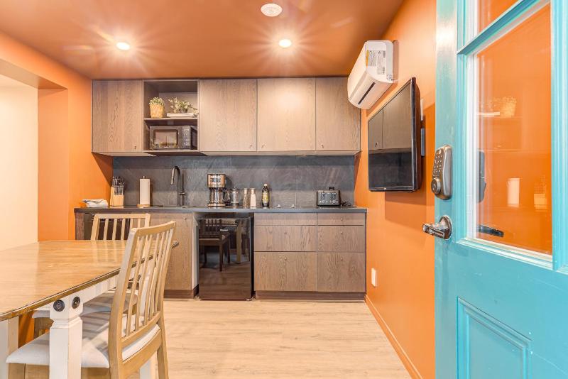 North House - Quebec City 2 Bedroom Treasure - image 6