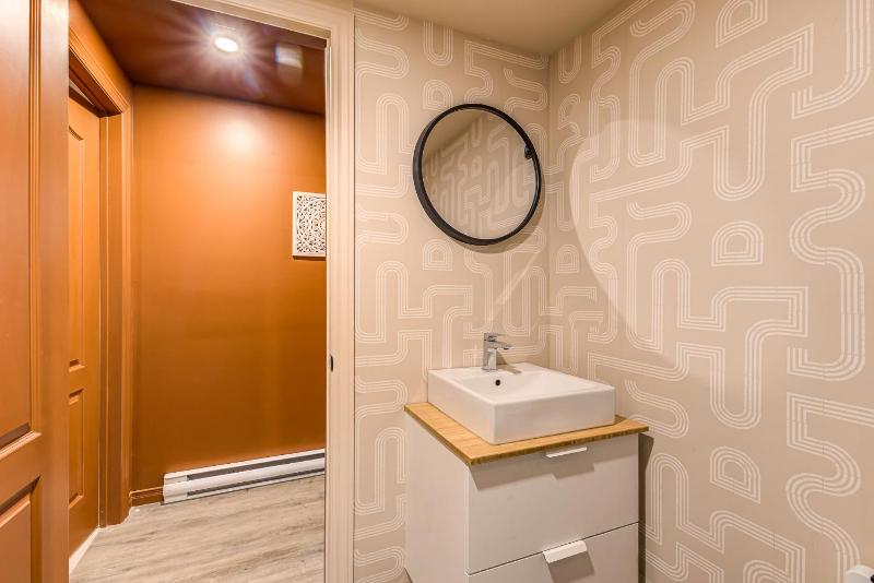 North House - Quebec City 2 Bedroom Treasure - image 10