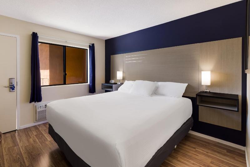 King Room - Non Smoking image 2