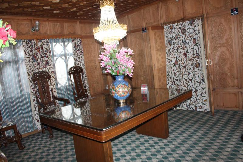 Swan Heritage Houseboats - image 11