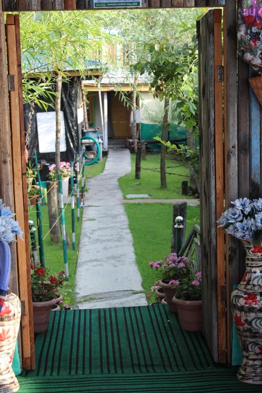 Swan Heritage Houseboats - image 6