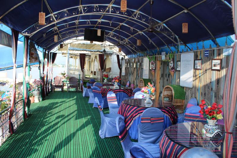 Swan Heritage Houseboats - image 16