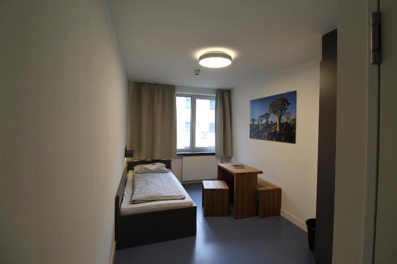 Single Room with Bathroom image 1