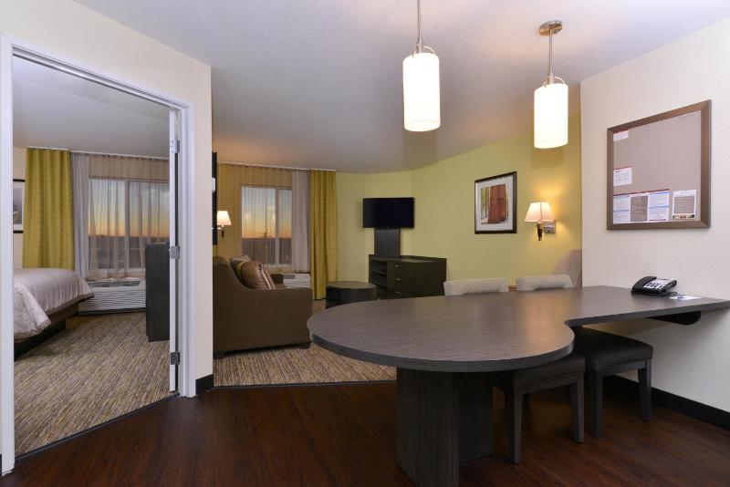 Queen Studio Suite - Hearing Accessible image 2