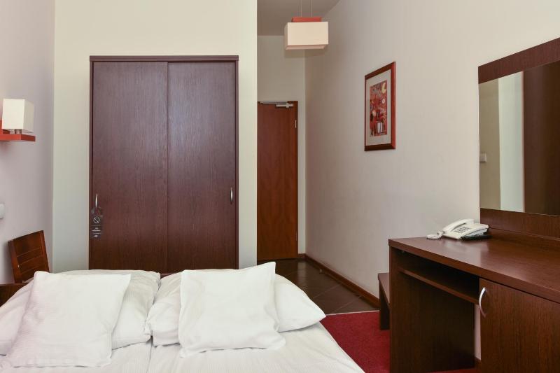 Double room economy view / balcony image 4