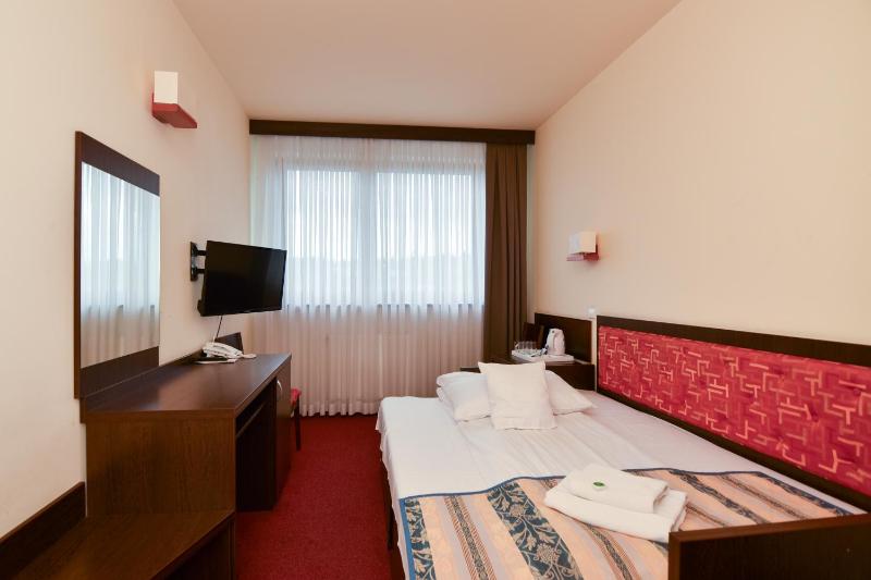 Economy Double Room image 1