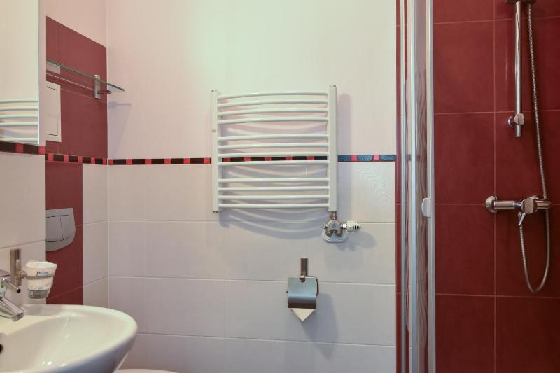 Economy Double Room image 2