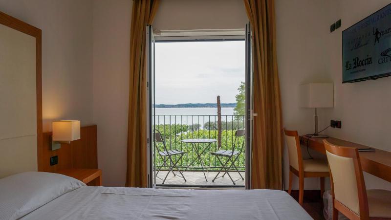 Superior Double or Twin Room with Balcony and Lake View image 4