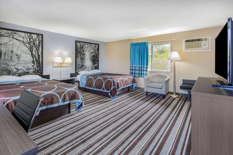 Double Room with Interior Entrance- Mobility Accessible/ Non-Smoking image 3