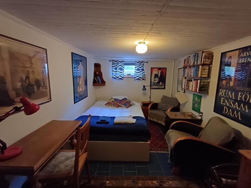 Double Room with Shared Bathroom image 1