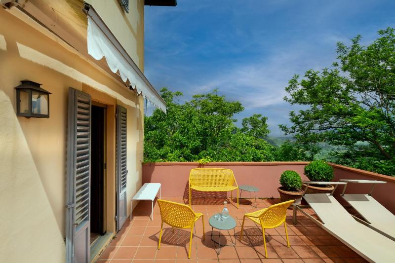 King Room with Balcony image 3