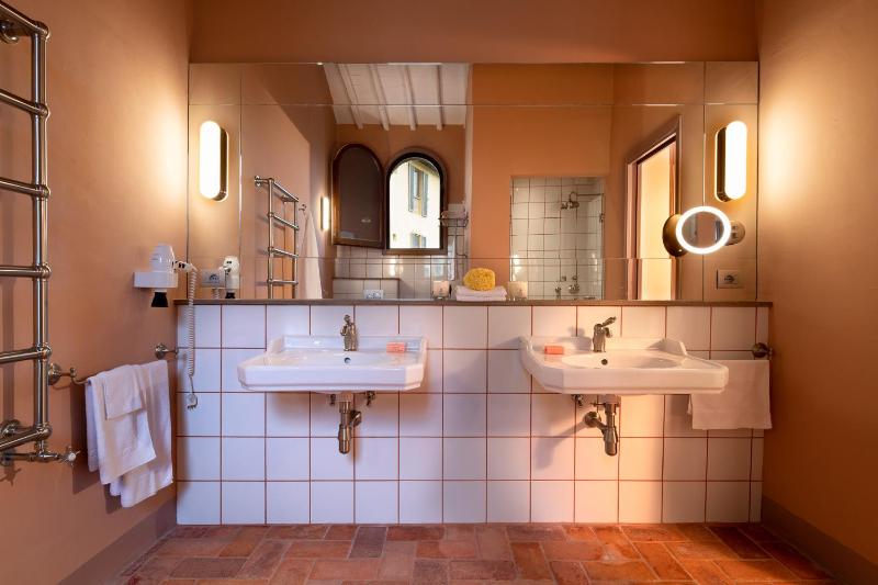 King Room with Garden View image 3