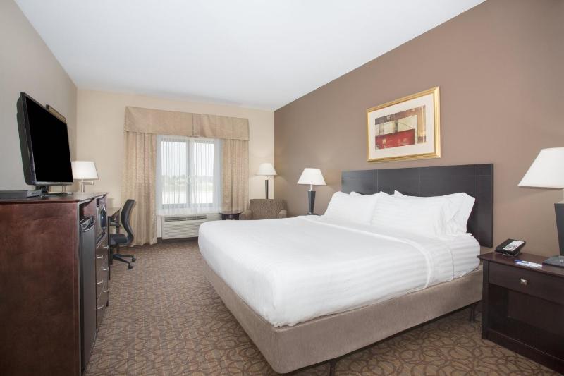 Standard King Room image 2