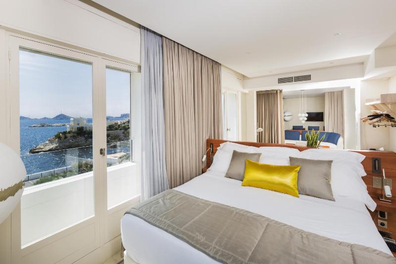 Suite with Sea View image 4