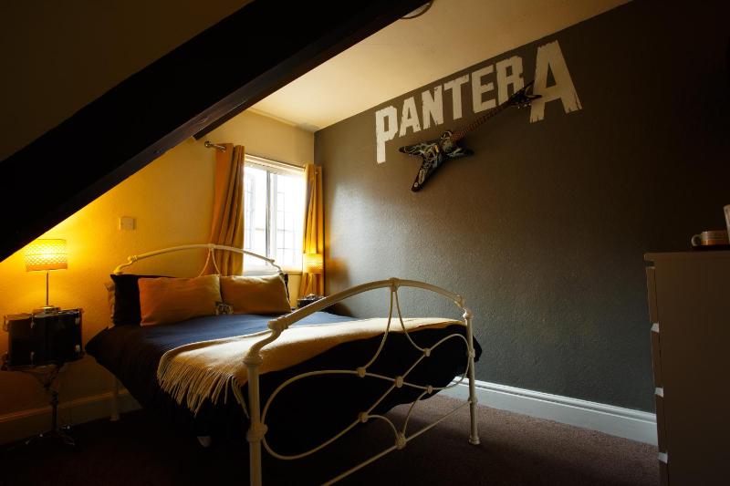 Small Double Ensuite (shower only) image 4