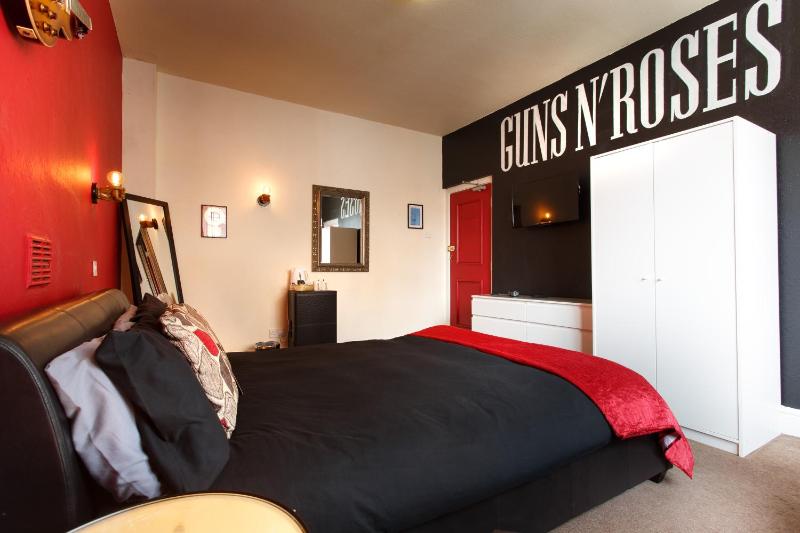 Double Ensuite image 3