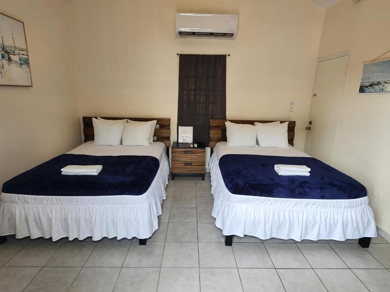 Quadruple Room with Balcony image 2