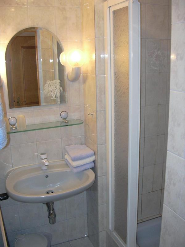 Double Room with Balcony image 2