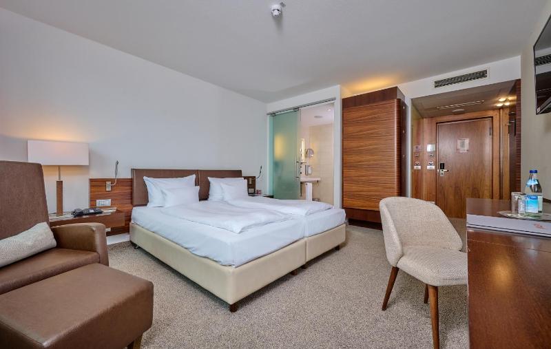 Standard Double Room image 3