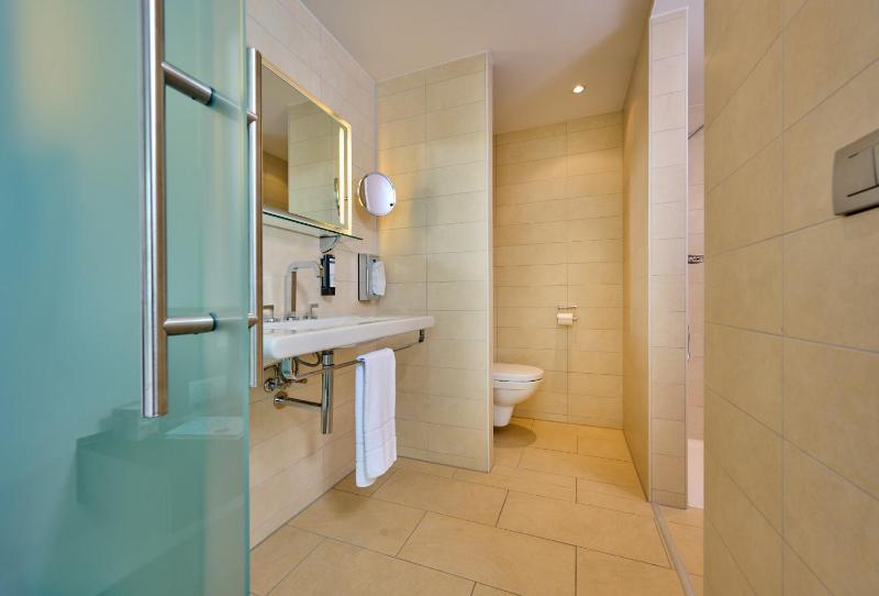 Standard Double Room image 4
