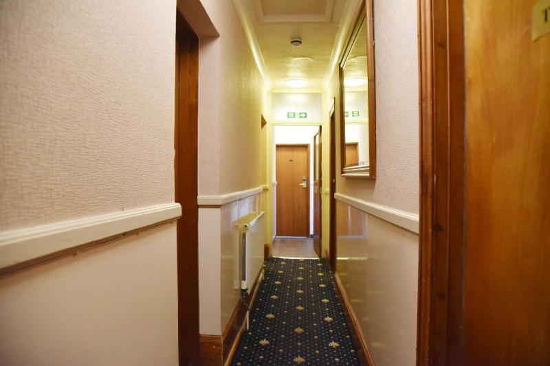 Single Room with Private Bathroom image 2