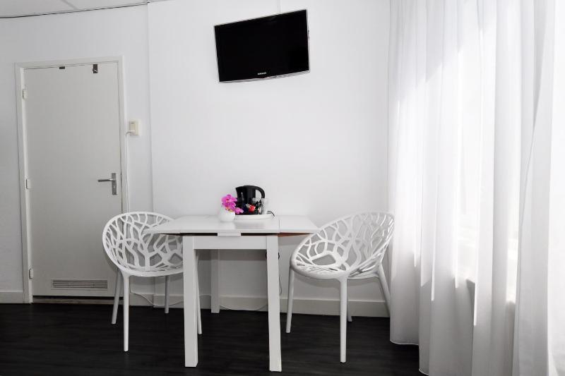 Double Room image 2