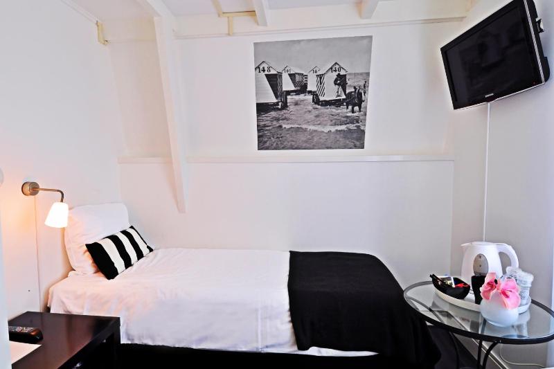 Single Room image 1