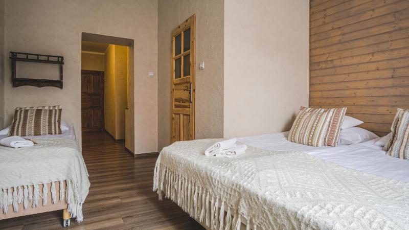 Triple Room with Private Bathroom image 3