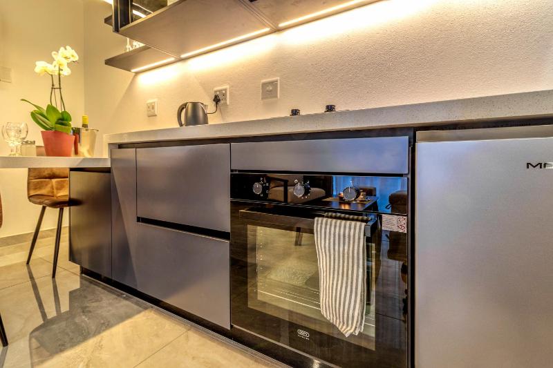KRAVIT Premier Suites - image 9