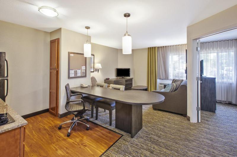 One-Bedroom Queen Suite image 3