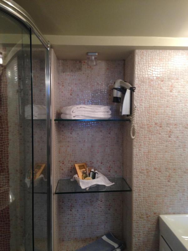 Master Suite image 3