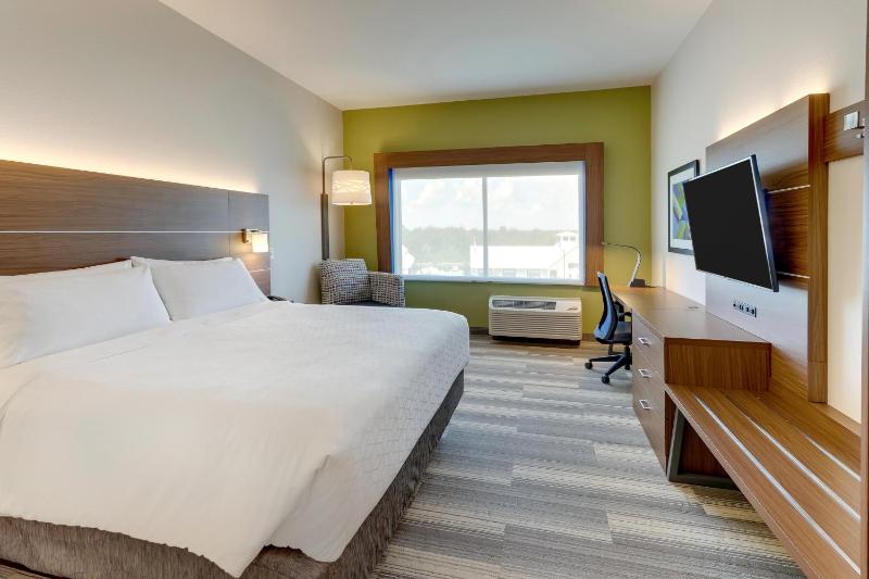 Standard King Room image 4