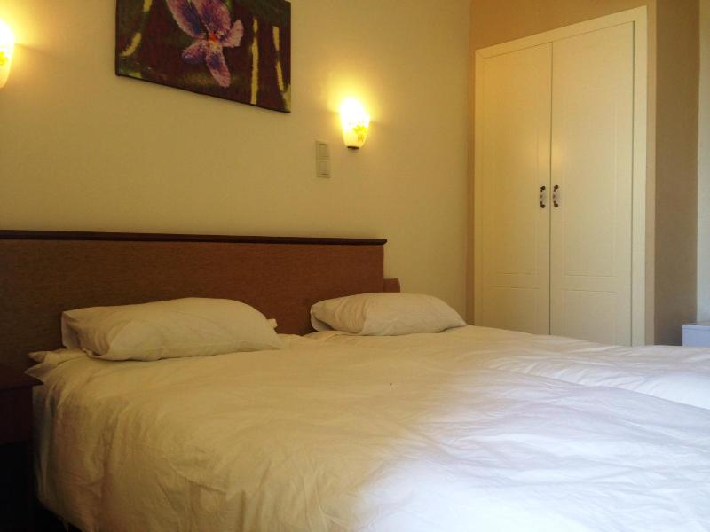 Economy Quadruple Room image 3
