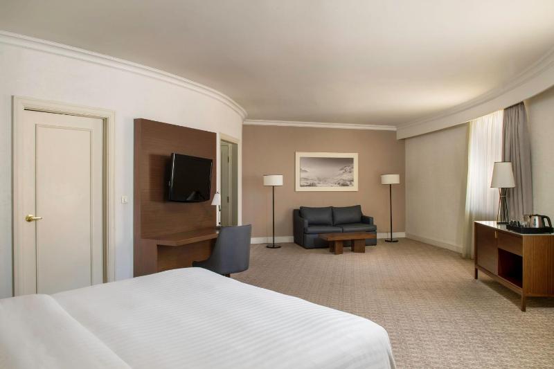 Executive Deluxe, Executive lounge access, Guest room, 1 King image 4