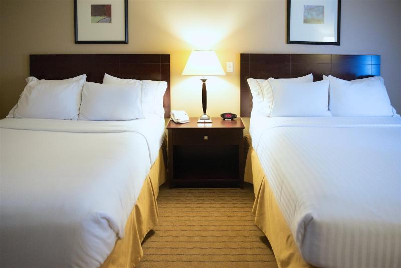 Standard Room with Two Queen Beds image 2