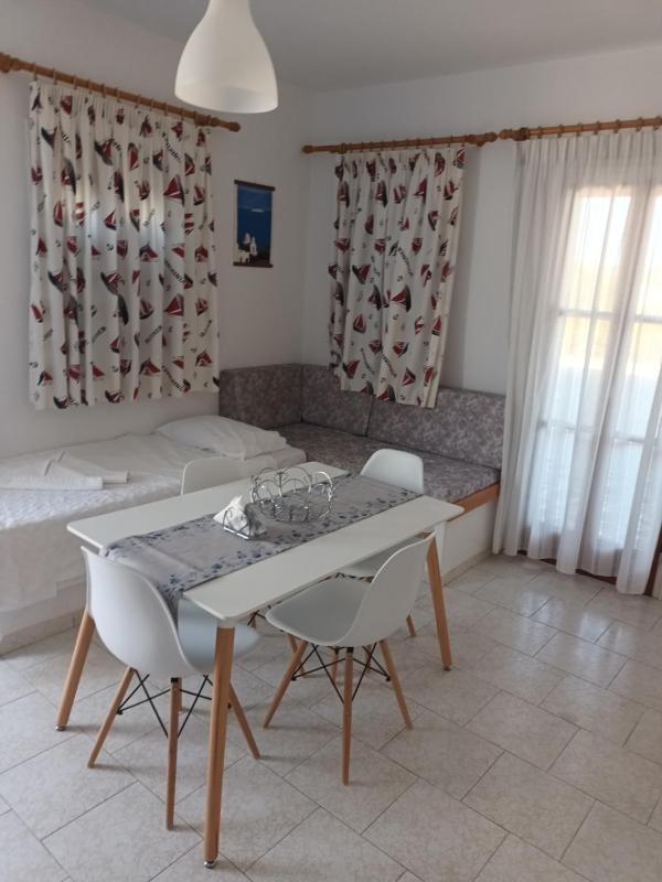 Standard Triple Room with Sea View image 4