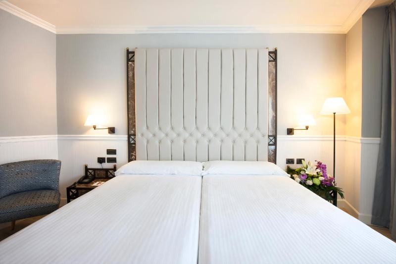 Double Room (1 - 2 Adults) image 4