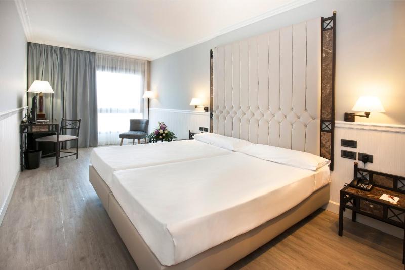 Double Room (1 - 2 Adults) image 3