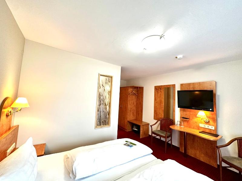 Double Room with Balcony image 1