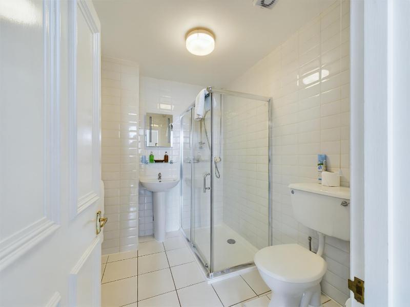 Twin Room image 2