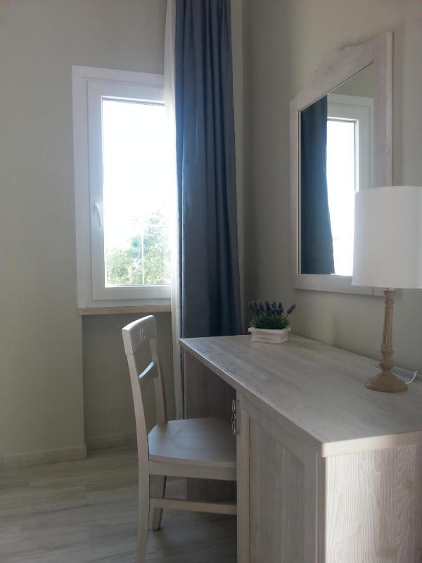 Triple Room with Sea View image 3