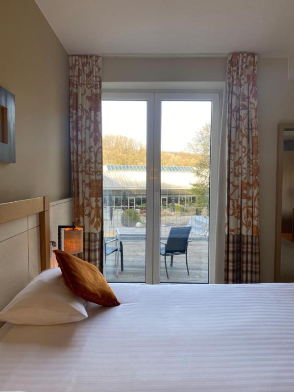 Double Room with Balcony image 4