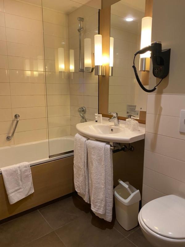 Double Room with Balcony image 2