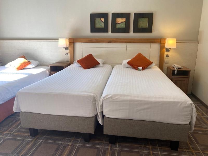 Standard Triple Room image 1