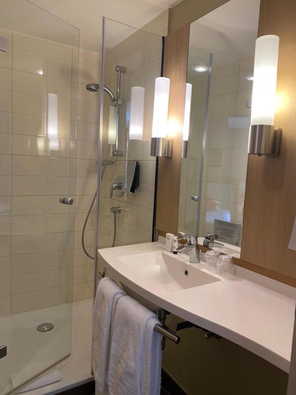 Standard Triple Room image 4